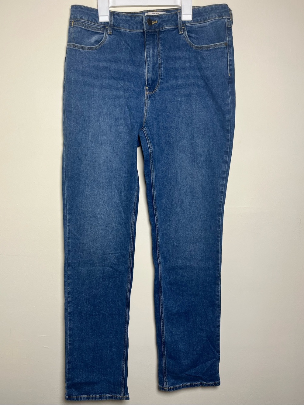 Wrangler Women's Medium Blue Cotton High-Rise Straight Leg Jeans